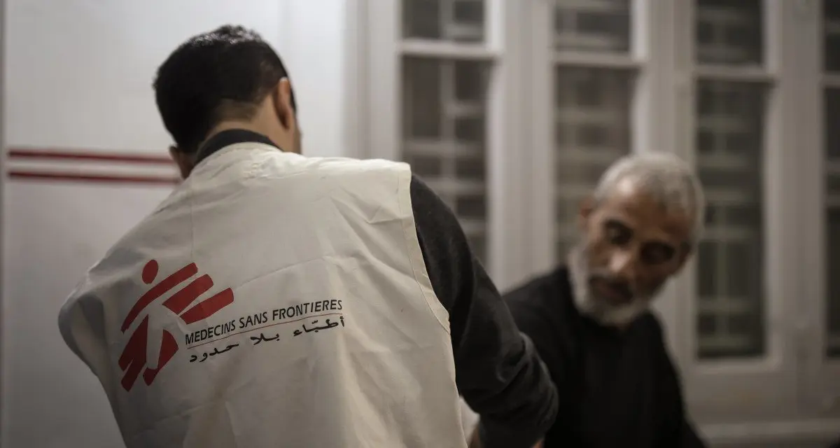 Quels groupes humanitaires Israël interdit-il actuellement à Gaza, et quelles en seront les conséquences ?